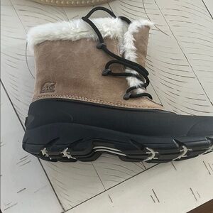 Sorel Women's Black and Tan Winter Boots